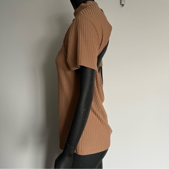 BCBGMAXAZRIA/ Womens Cut-Out Mock Neck T-Shirt - Picture 4 of 6